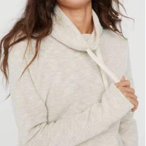 AERIE OFFLINE SNOWDAY MOCK NECK FEATURES KANGAROO POUCH IN FRONT & THUMB HOLES